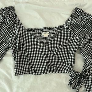 aeropostale small black and white gingham crop long sleeve